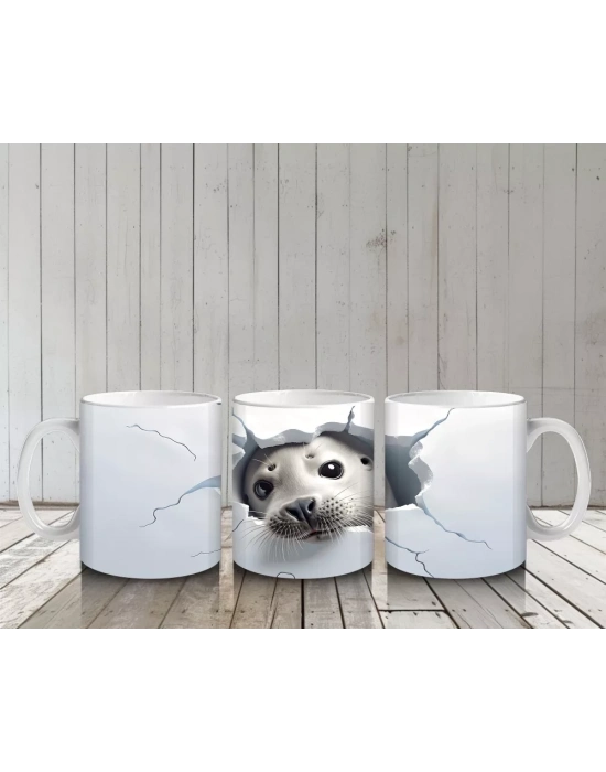 Beyaz Çatlak Duvar Arasında Sevimli Fok Balığı - Baskılı kahve kupası