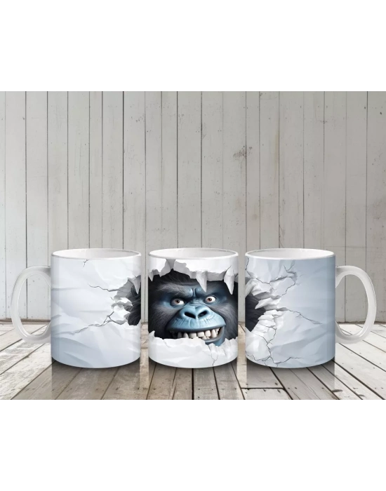 Beyaz Çatlaklı Duvar Arasında Yırtıcı Hayvan – Baskılı Kahve Kupası