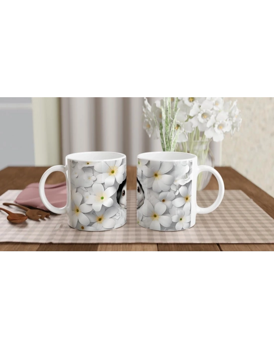 Beyaz Çiçekler Arasında Sevimli Semender Temalı Baskılı Kupa Bardak