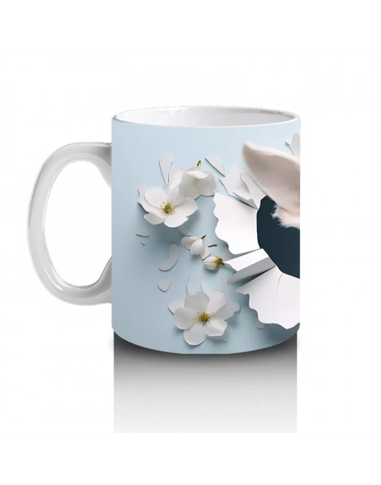 Beyaz Çiçekler Arasında Şirin Chihuahua – Baskılı Kahve Kupası