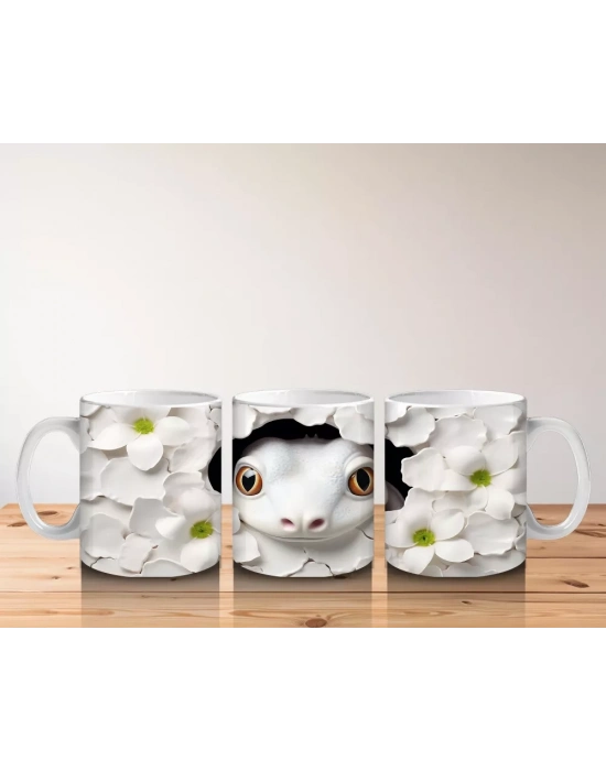 Beyaz Çiçekler Arasında Tarsier – Baskılı Kahve Kupası