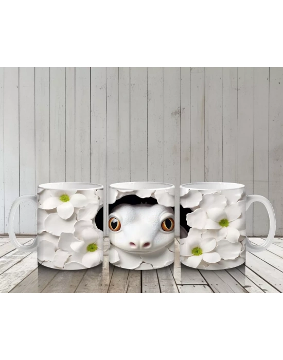 Beyaz Çiçekler Arasında Tarsier – Baskılı Kahve Kupası