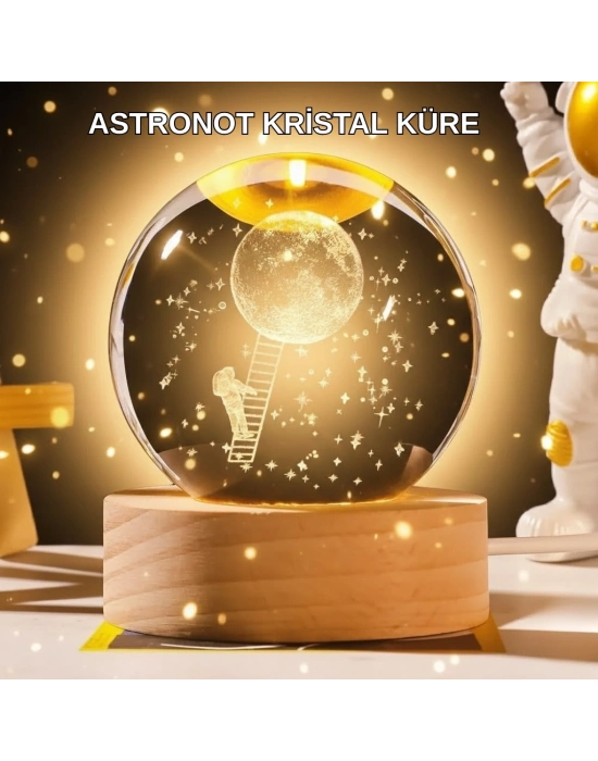 ® 5 cm 3D Kristal Astronot Küre Lamba – Dekoratif LED Işıklı Ahşap Stand