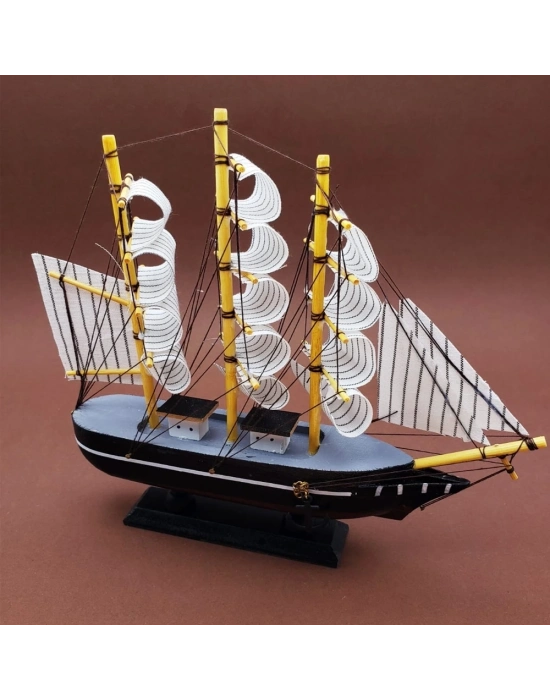 Büyük Boy Yelkenli Ahşap Gemi