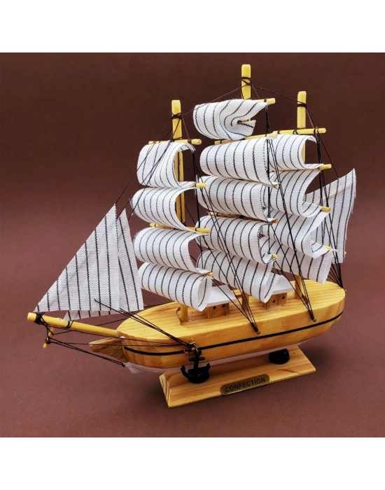 Büyük Boy Yelkenli Ahşap Gemi