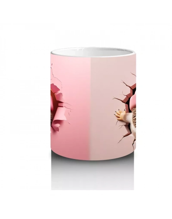 Çatlak Duvar Arasında Gülümseyen Oyuncak Kirpi – Baskılı Kahve Kupası