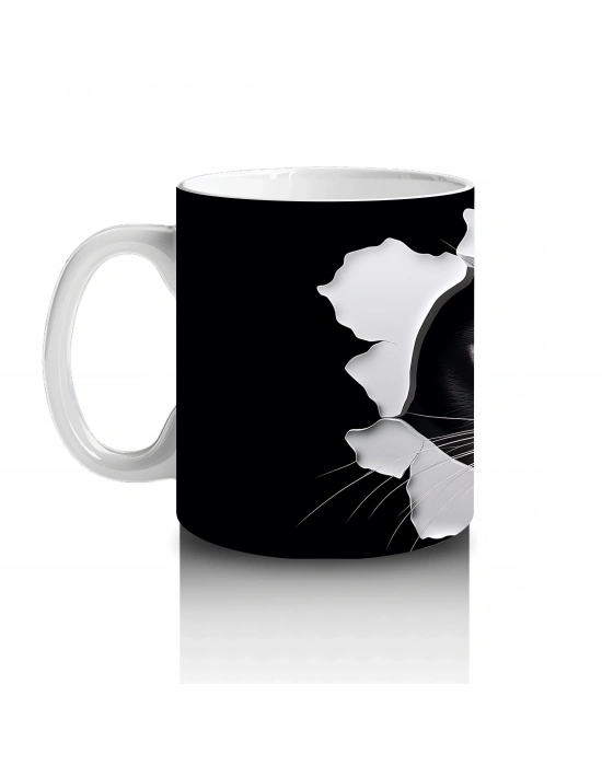 Çatlak Duvar Arasında Siyah Beyaz Kedi – Baskılı Kahve Kupası