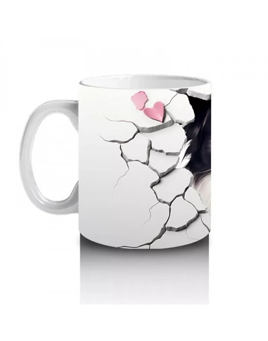 Çatlak Duvar Arasında Siyah Beyaz Köpek – Baskılı Kahve Kupası