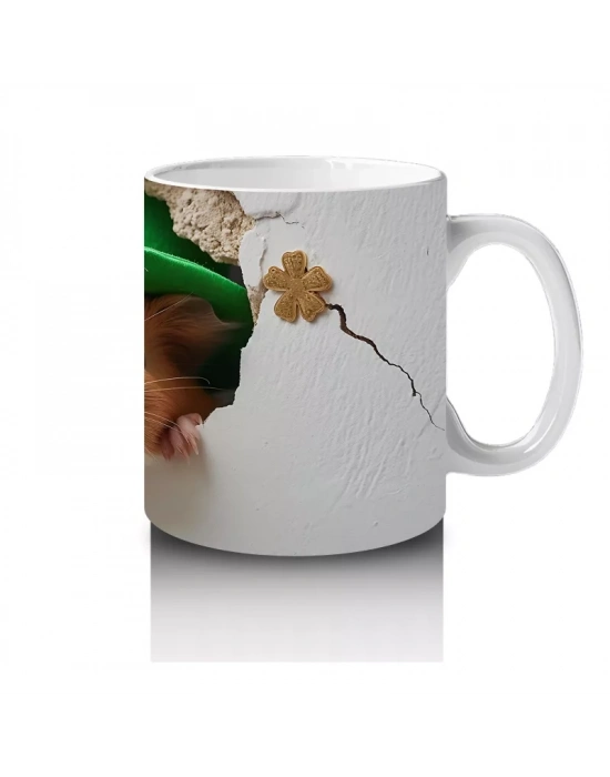 Çatlak Duvarda St. Patrick Şapkalı Sevimli Sincap – Baskılı Kahve Kupası