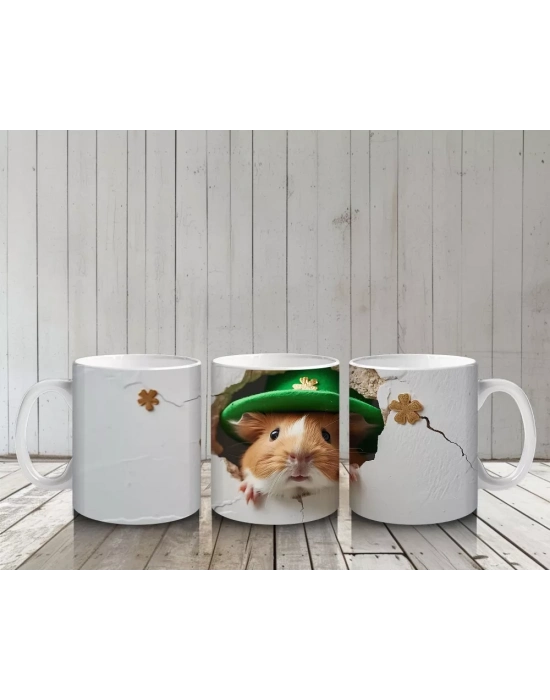 Çatlak Duvarda St. Patrick Şapkalı Sevimli Sincap – Baskılı Kahve Kupası