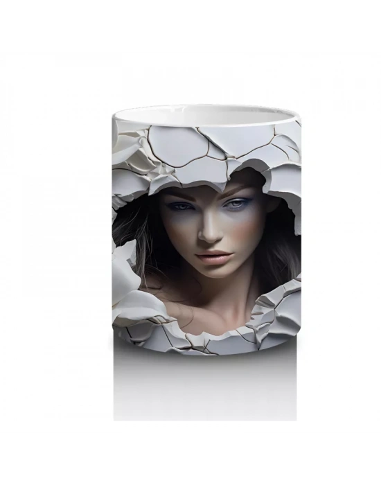 Çatlak Duvarın Ardında Gizemli Kadın – Hediyelik Kahve Kupası