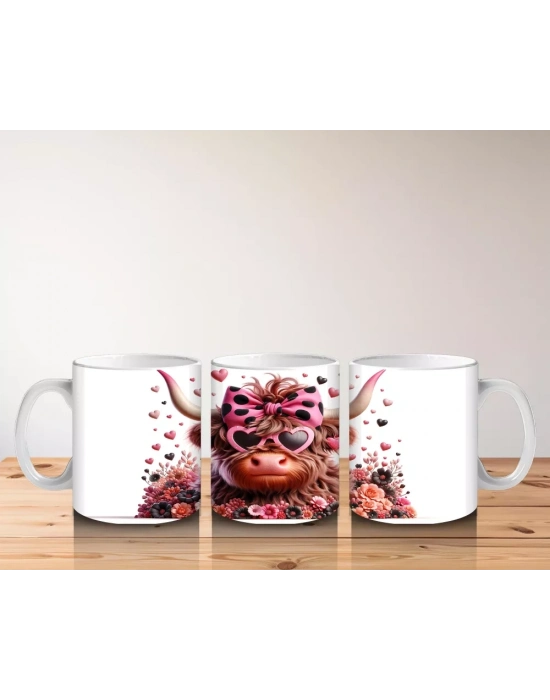 Çiçekler ve Kalplerle Süslenmiş Boğa Figürü – Baskılı Kahve Kupası