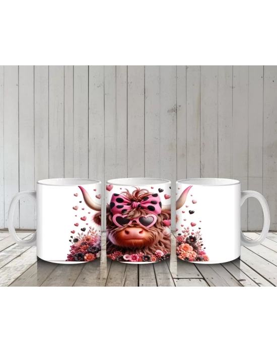 Çiçekler ve Kalplerle Süslenmiş Boğa Figürü – Baskılı Kahve Kupası