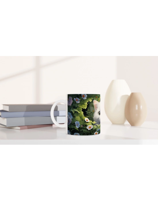 Çiçeklerle Çevrili Gizemli Beyaz Kedi Baskılı Kupa Bardak