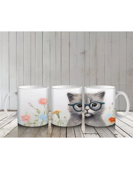 Çiçekli Zemin Üzerinde Gözlüklü Sevimli Kedi – Baskılı Kahve Kupası