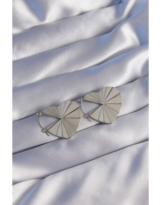 ® 316L Çelik Gümüş Renk Çizgili Plaka Tasarımlı Kalp Küpe