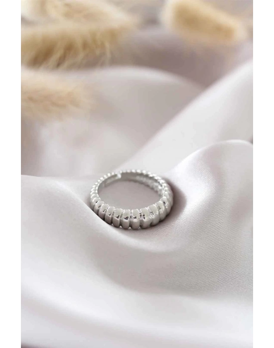 ® Gümüş Renk Ayarlamalı Burgu Kadın Yüzük