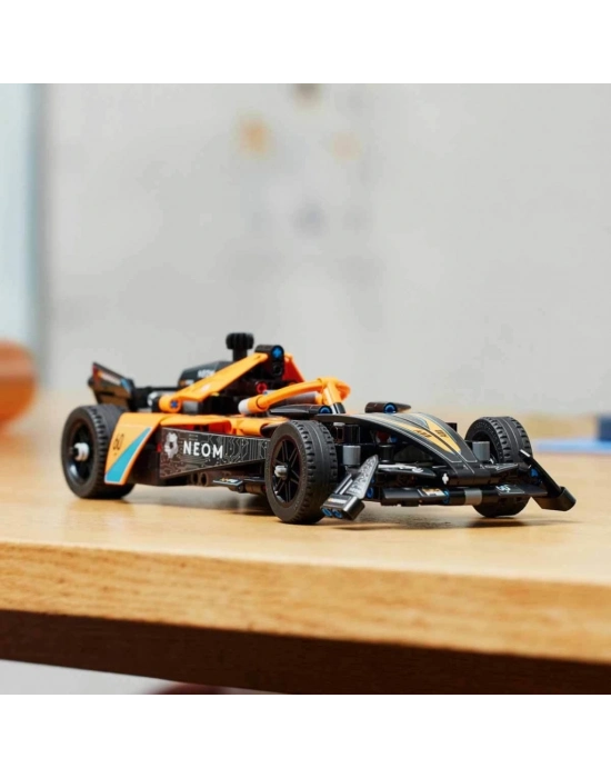 ®  Technic NEOM McLaren Formula E Yarış Arabası 42169