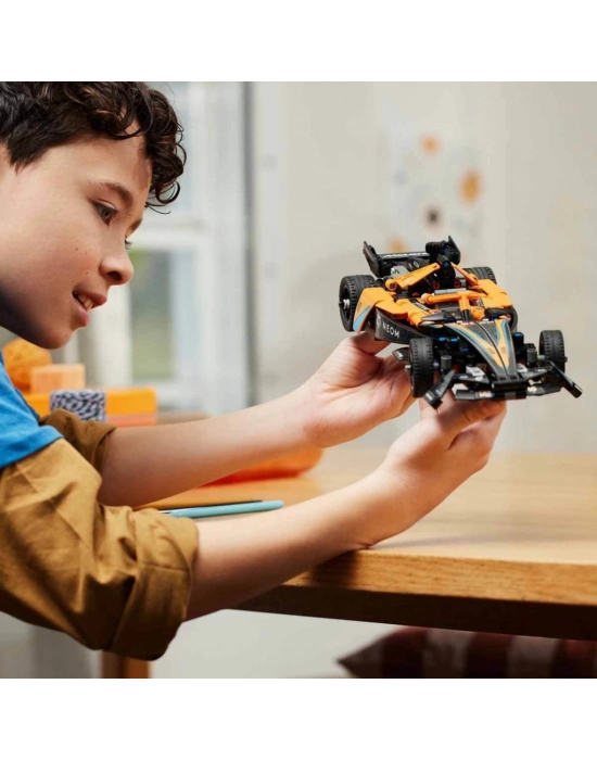 ®  Technic NEOM McLaren Formula E Yarış Arabası 42169