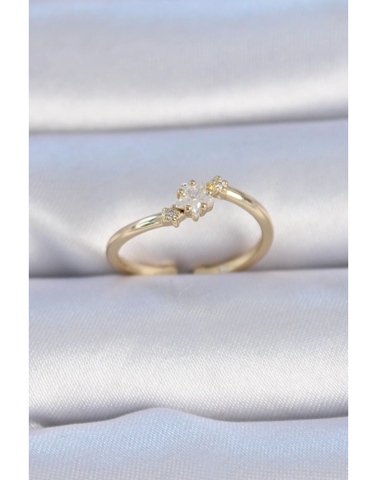 ® Pirinç Gold Renk Beyaz Çiçek Model Zirkon Taş Detay Kadın Yüzük