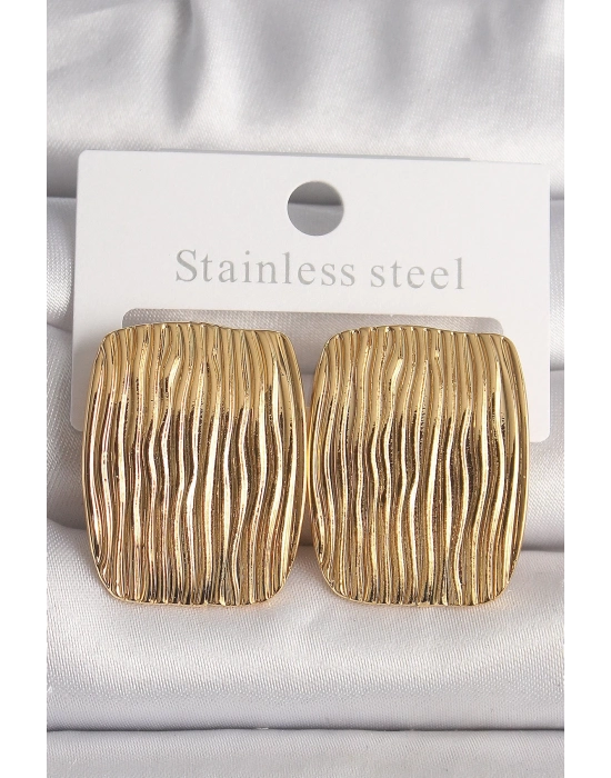 ® Pirinç Gold Renk İşlemeli Kare Plaka Model Kadın Küpe