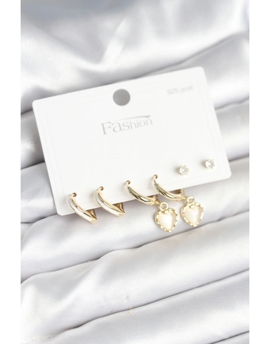 ® Pirinç Gold Renk Kalp Detaylı 925 Ayar Gümüş Çivili Kadın Küpe Seti