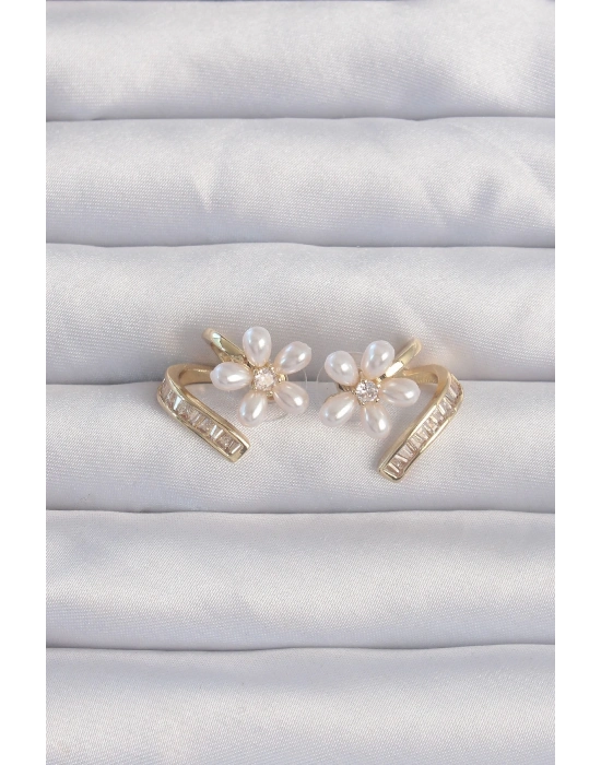 ® Pirinç Gold Renk Zirkon Taşlı Kıvrımlı İnci Çiçek Küpe