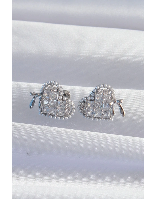 ® Pirinç Gümüş Renk Fiyonk Detay İncili Zirkon Taşlı Kalp Küpe