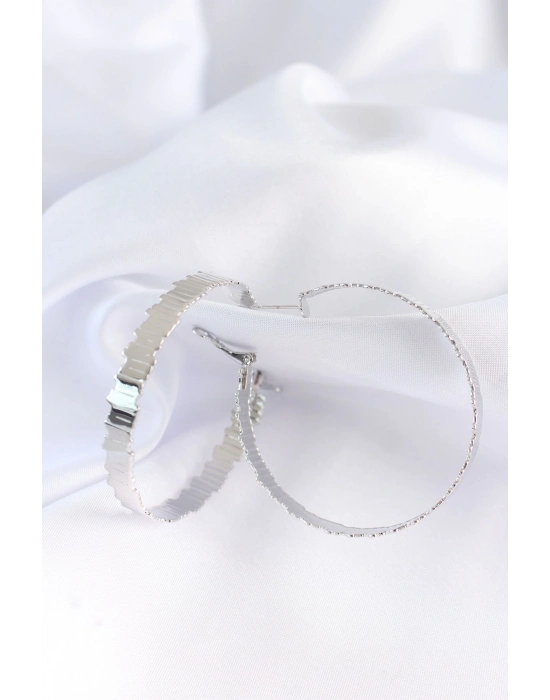 ® Pirinç Gümüş Renk Tırtıklı Halka Küpe