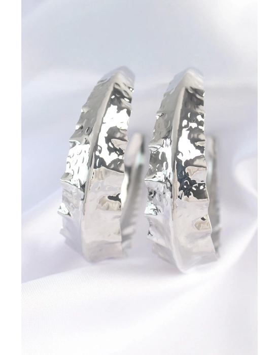 ® Pirinç Gümüş Renk Yaprak Desenli Halka Küpe