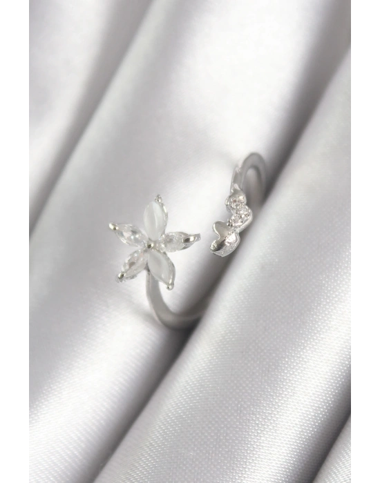 ® Pirinç Gümüş Renk Zirkon Taşlı Çiçek Model Kalp Detay Kadın Yüzük