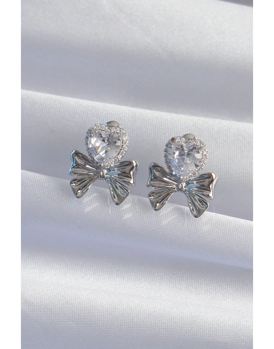 ® Pirinç Gümüş Renk Zirkon Taşlı Kalp Model Fiyonk Küpe