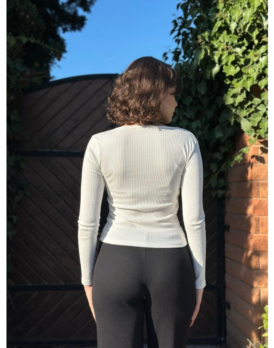 Çerçeve yaka kaşkorse bluz beyaz