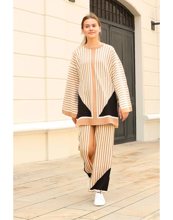 Çizgili bisiklet yaka triko takım Vizon