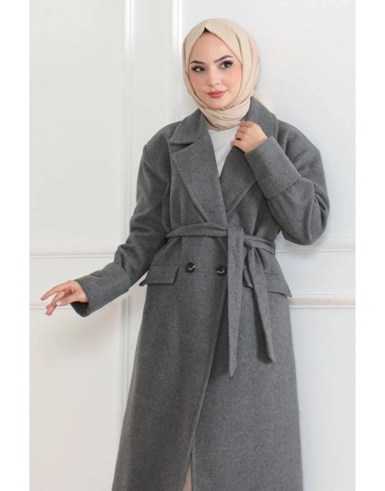 Kaşe Kaban – Uzun Boy Kruvaze Yaka Kuşaklı Tesettür Kaşe Kışlık Kaban, Astarlı Şık Yünlü Dokuma Oversize Rahat Kalıp Cepli Düğmeli Modern Kap Modeli - Gri