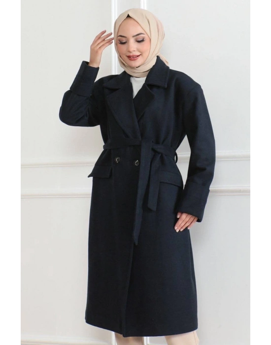 Kaşe Kaban – Uzun Boy Kruvaze Yaka Kuşaklı Tesettür Kaşe Kışlık Kaban, Astarlı Şık Yünlü Dokuma Oversize Rahat Kalıp Cepli Düğmeli Modern Kap Modeli - Lacivert