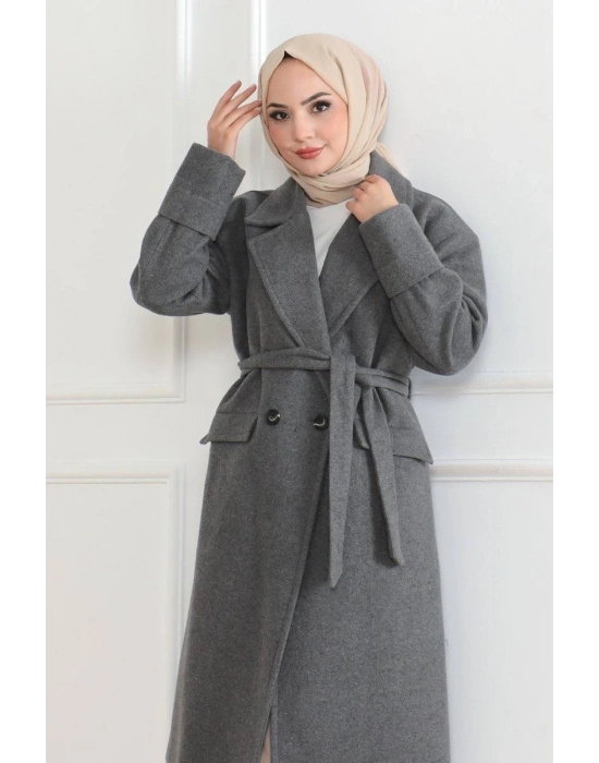 Kaşe Kaban – Uzun Boy Kruvaze Yaka Kuşaklı Tesettür Kaşe Kışlık Kaban, Astarlı Şık Yünlü Dokuma Oversize Rahat Kalıp Cepli Düğmeli Modern Kap Modeli - Gri