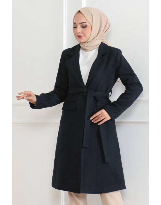 Kaşe Kaban – Uzun Boy Kruvaze Yaka, Kuşaklı Tesettür Kışlık Kaban, Astarlı Şık Yünlü Dokuma Oversize Rahat Kalıp, Cepli Modern Kaşe Mont Modeli - Lacivert