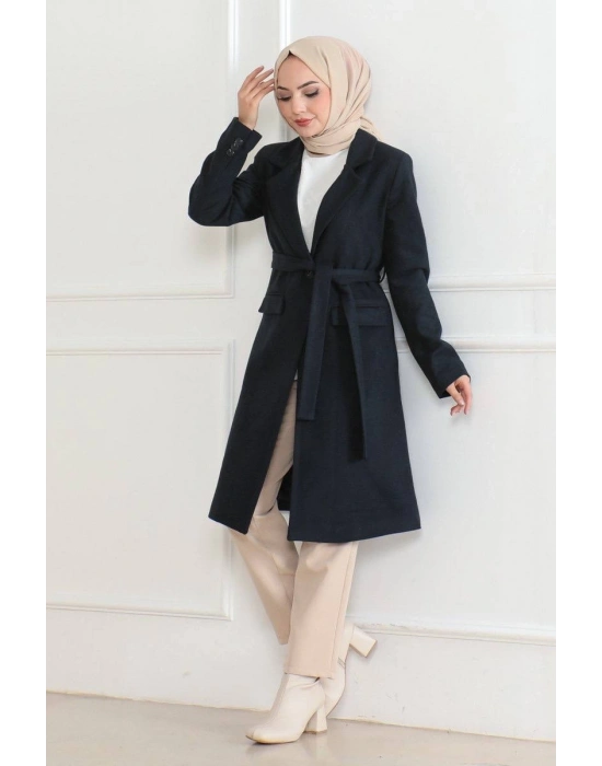 Kaşe Kaban – Uzun Boy Kruvaze Yaka, Kuşaklı Tesettür Kışlık Kaban, Astarlı Şık Yünlü Dokuma Oversize Rahat Kalıp, Cepli Modern Kaşe Mont Modeli - Lacivert