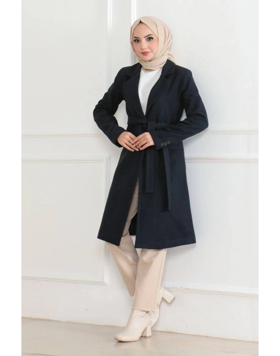 Kaşe Kaban – Uzun Boy Kruvaze Yaka, Kuşaklı Tesettür Kışlık Kaban, Astarlı Şık Yünlü Dokuma Oversize Rahat Kalıp, Cepli Modern Kaşe Mont Modeli - Lacivert