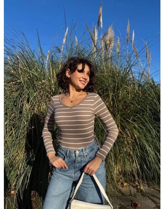 V yaka çizgili bluz bej A3699