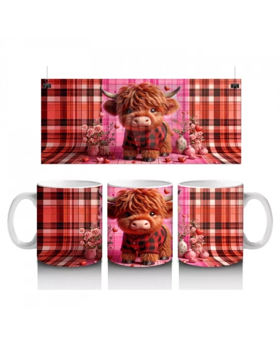 Ekose Zemin Üzerinde Kalpli Boynuzlu Sevimli İnek – Baskılı Kahve Kupası