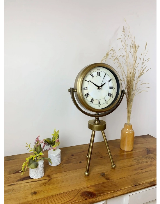 ® Eskitme Roma Rakamlı Tripod Üç Ayaklı Metal Masa Saati