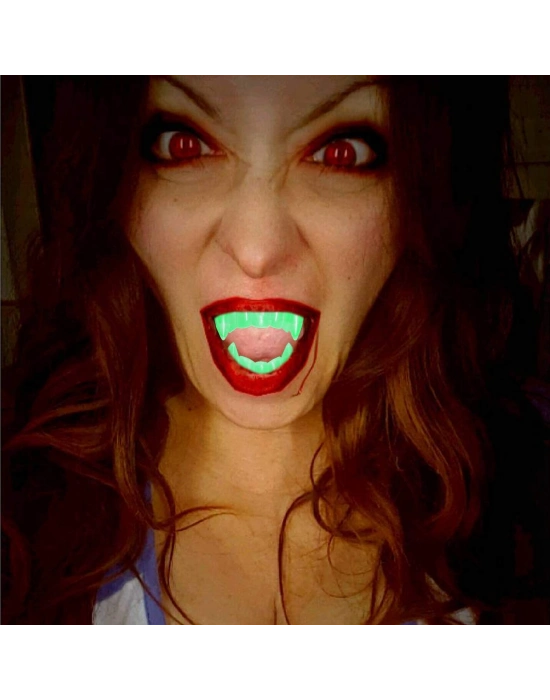 Fosforlu Çift Damak Takma Vampir Dişi