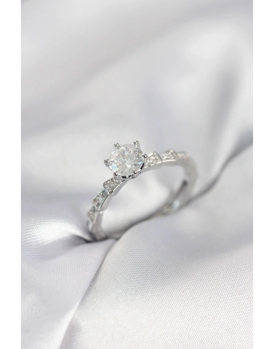 ® Gümüş Renk Zirkon Taşlı Tek Taş Model Kadın Yüzük