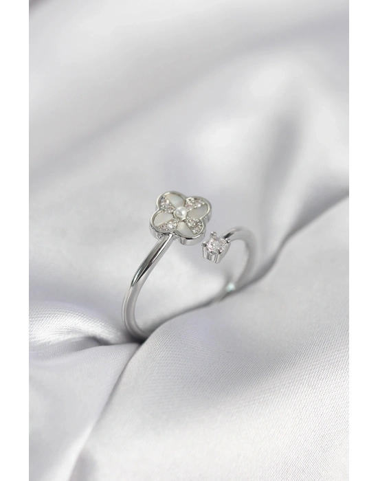 ® Gümüş Renk Zirkon Taşlı Yonca Model Kadın Yüzük