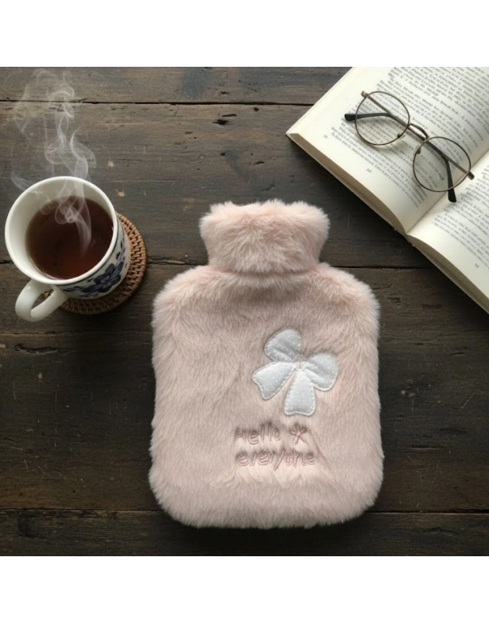 ® Hello Everyone Yazılı Kurdeleli Pembe Peluş Sıcak Su Torbası 1 Lt – Yumuşak Kılıf, Uzun Süre Sıcak Tutan Termal Su Torbası
