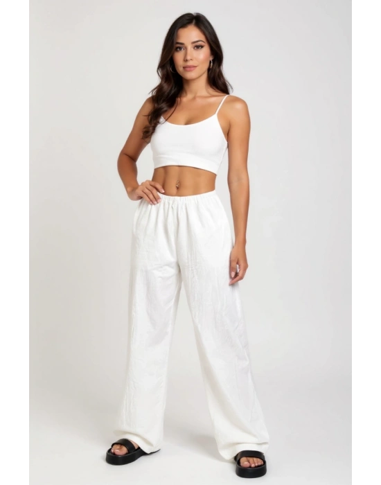 Kadın Beyaz Bol Kesim Cepli Geniş Paça Dökümlü Pantolon – Modern ve Şık Tasarım