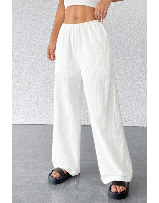 Kadın Beyaz Bol Kesim Cepli Geniş Paça Dökümlü Pantolon – Modern ve Şık Tasarım