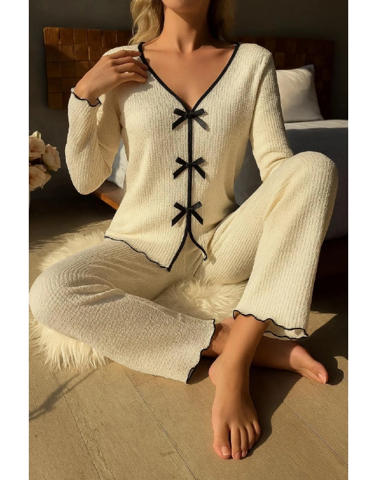 Kadın Beyaz Fiyonklu İç Çamaşırı ve Uzun Kollu V Yaka Pijama Takımı 4lü Set